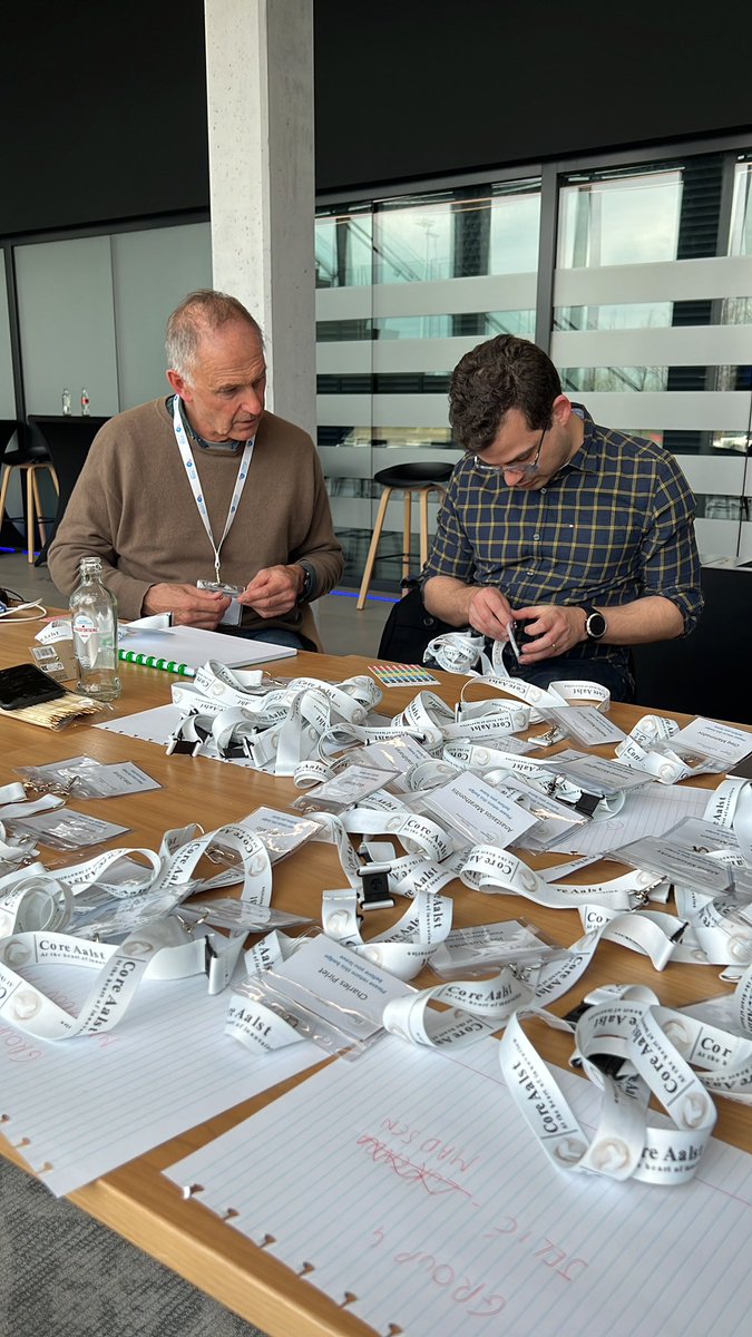 ColletCarlos's tweet photo. @BernardBruyne preparing the groups of the hands-on sessions for The Physiology Course
Unbelievable experience to learn how to assess the microcirculation in real cath labs
#TPC
@ziadalinyc @hect2701 @rallamee @CoreAalst https://t.co/0J2l4pfCHQ