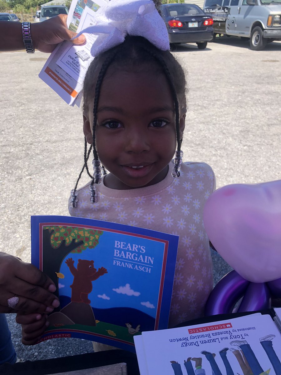 Reading in Rubonia is so much fun! Walk the block Celebration from 11:00-1:30.  #GLReading #ParentEngagement #SchoolReadiness