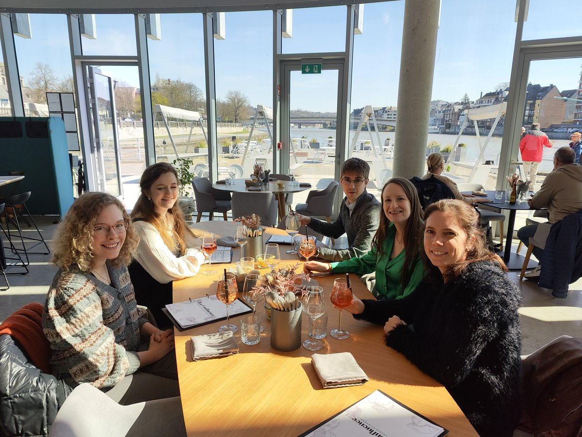 Un petit air de printemps flotte sur l'équipe doctorante <a href="/Cercle_Nadi/">UNamur - CeRCLe/NaDI</a>  <a href="/NADI_institute/">NADI - Namur Digital Institute @UNamur 🎓</a>  ! L'équipe vous souhaite de joyeuses Pâques! 🐰 🌻