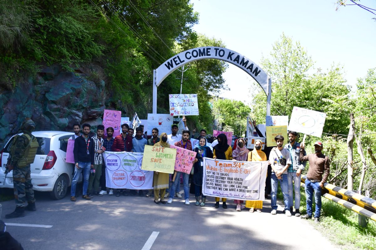 UriGlow22's tweet photo. In a remarkable effort to combat growing problem of #drugaddiction among youth in #Kashmir, two social organizations, Team 360 and Safe Women, Safe World joined hands with #IndianArmy to organize a foot march from #Kaman Aman Setu to #Uri.
@adgpi 
@NorthernComd_IA
@ChinarcorpsIA https://t.co/Q1x1Mtv8As