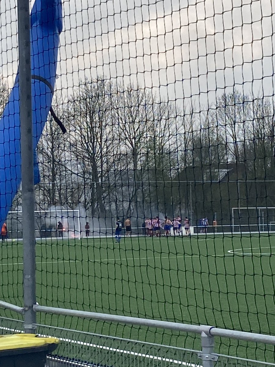 DannyDejonge3's tweet photo. @vvarendskerke 6 plaatst zich voor de halve finale na 3-0 overwinning op drechtstreek 10 https://t.co/ybFHCW8YPR