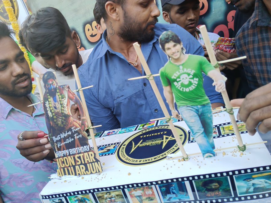 AIAAFAGIRLS's tweet photo. #AlluArjun birthday special Cake 

#HappyBirthdayAlluArjun
#DesamuduruCelebrations https://t.co/cMqynSkkd6