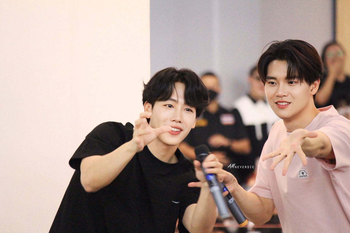 AMneverdiee's tweet photo. เค้าจะไปสุดกันตรงไหน จับมาได้แค่นี้จริง 😹  #DestinyclinicYinWar #yinyin_anw #warwanarat #หยิ่นวอร์ https://t.co/wlYL71tdN6
