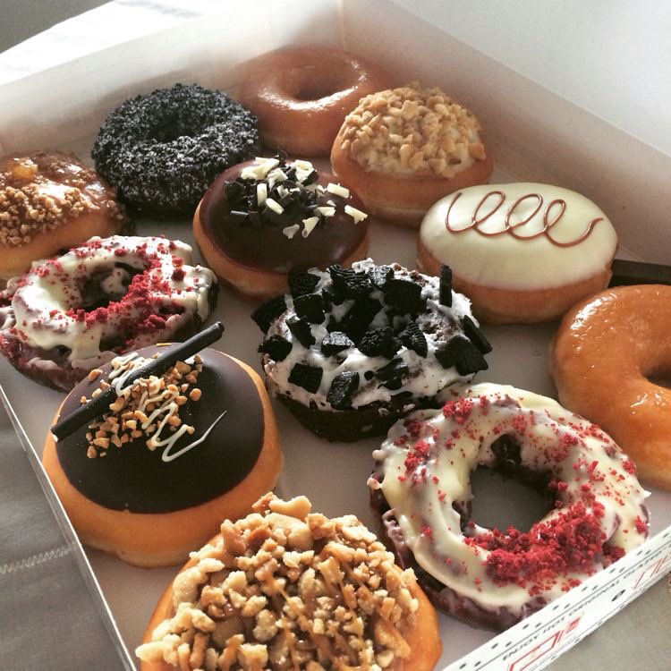 webarebuddies's tweet image. ding dong!
a package has been sent to you! 📦

to: @hvnstch  
from: Y 👩🏻‍❤️‍💋‍👨🏻
message: here's a box of donuts for my baby! I'll deliver more sweets for you later, enjoy 🥺🫶🏼