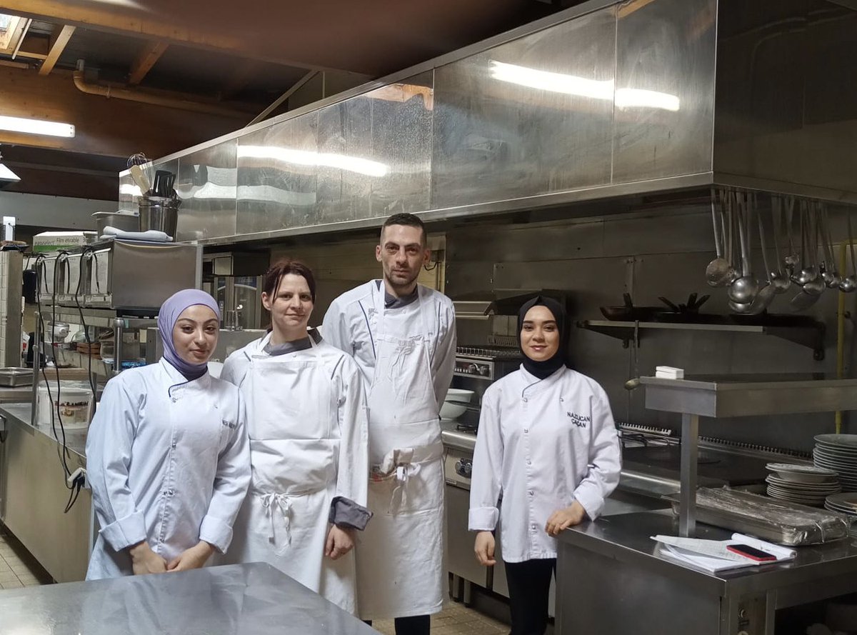 balikesirarge's tweet photo. Müdürlüğümüz Erasmus+ Mesleki Eğitim Akreditasyonu #erasmuspro kapsamında,2022 yılı konsorsiyumu üyesi Altıeylül Fahri Kiraz MTAL,Hüma Hatun MTAL ile Edremit Yılmaz Akpınar MTAL’den 6 öğrencimiz refakatçi öğretmeni eşliğinde,Fransa’nın Lyon şehrine hareketlilik gerçekleştirdiler https://t.co/2eiVYWUc3h
