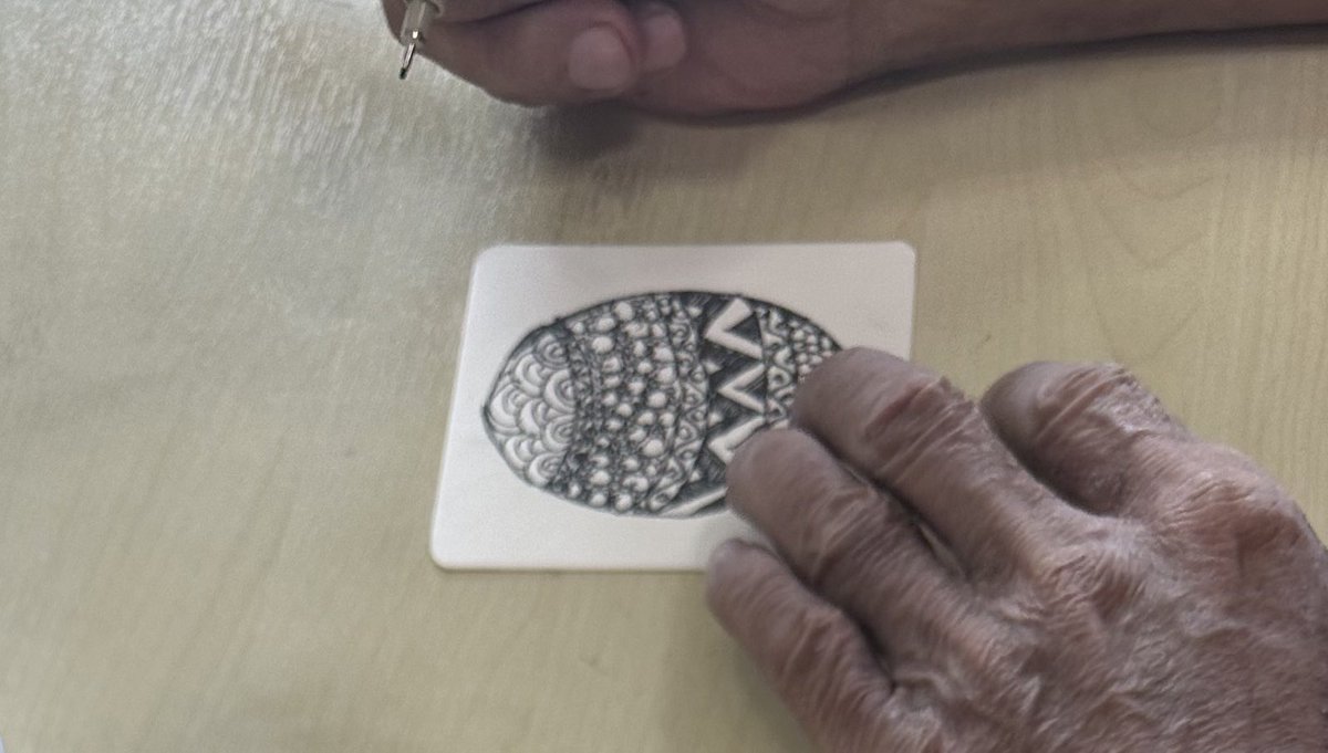 ChongyanmMa's tweet photo. Beautiful artwork produced by the dementia patients at Apex Harmony Lodge. Art be a potent means of expression and communication, giving them a chance to express their creativity, let their emotions out, and connect with others@artsageingntu;#culturalwellbeing;#AG6309Wk7AY22T3 https://t.co/bc0AOkBIt5
