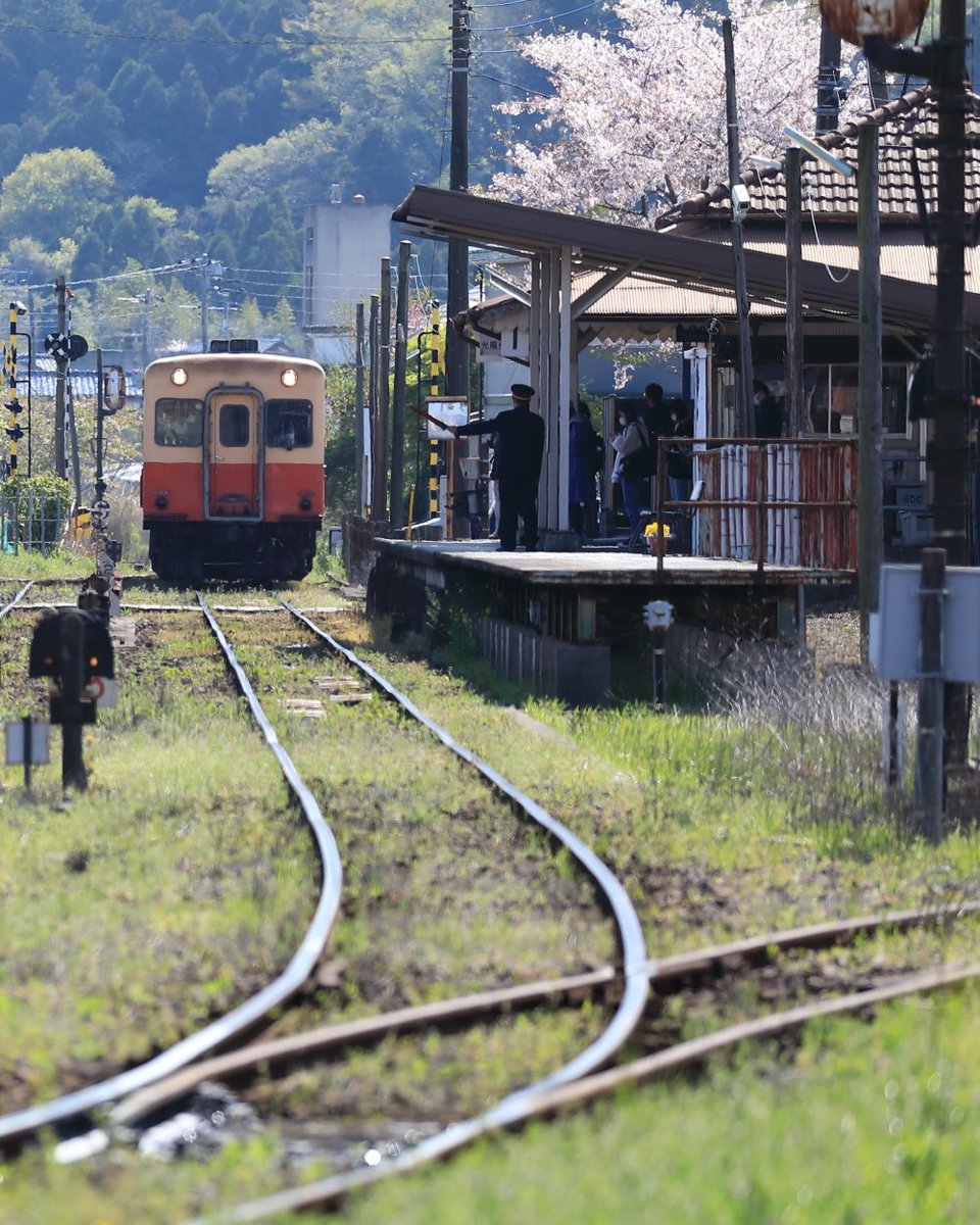 kmatsuPhoto1's tweet photo. 🚃小湊鐵道🚃
上総牛久駅にて
キハ２１３，後ろにはキハ２０１を連結

#小湊鐵道 #キハ４０ 
#首都圏色 #気動車 #鉄道写真 
https://t.co/HKoQVQRPXe https://t.co/7qC5d91sfQ