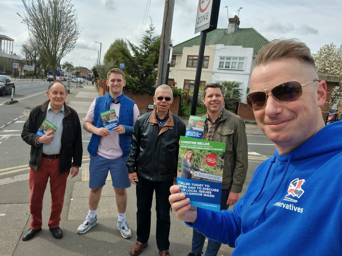 A solid response on the doorstep in Bullsmoor today in response to <a href="/Chrisbellas2017/">Christine Bellas</a> !
Residents are fed up of flytipping being ignored by their current Labour councillors and are angry about Labour increasing their council tax!

#Bullsmoor #ByElection #localelection