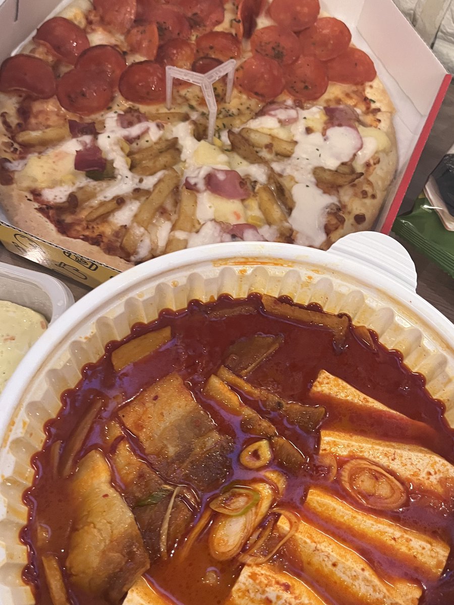 DYO_MOM's tweet photo. 뒷풀이기릿 ㅋ @DO_TOP___ @pizza_hae https://t.co/5I7k8hDM2k