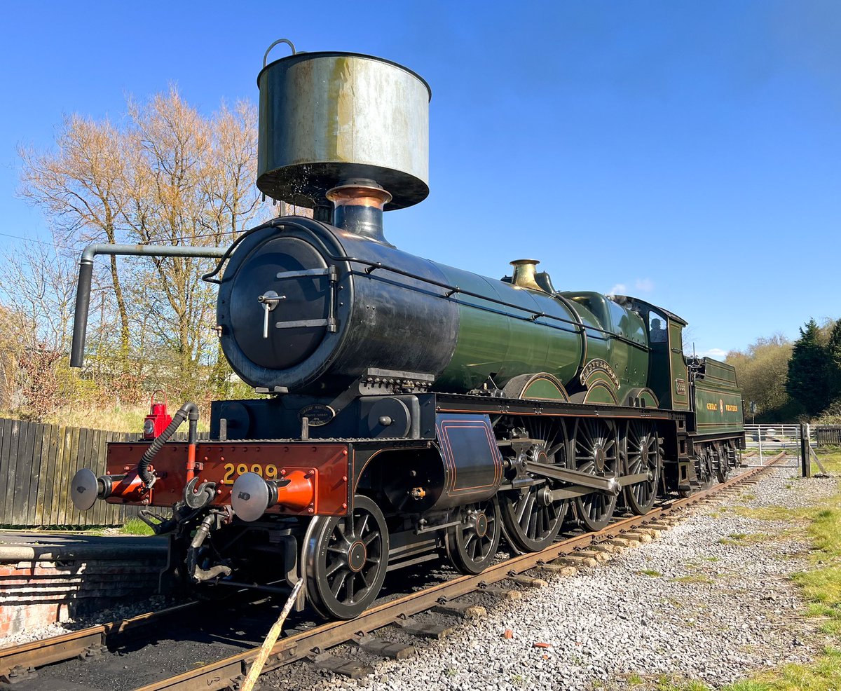 LiamEBarnes's tweet photo. A cracking Spring day on the Saint. No mither, no politics, just a nice time had by all. How it always is with good people on the ELR 👍

@eastlancsrly #railway #heritage #gwr #spring https://t.co/nWYtsWxZhL