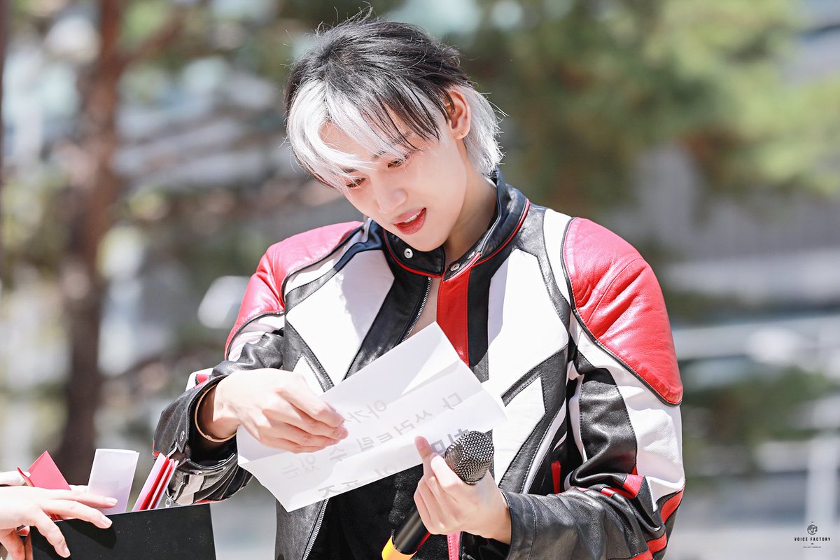 BambamClothes's tweet photo. #BAMBAM #LABELESS 
Racing Leather Jacket ₩1,330,000

#SourandSweet #뱀뱀
#BAMBAMCLOTHES https://t.co/dkSKO9pHYv