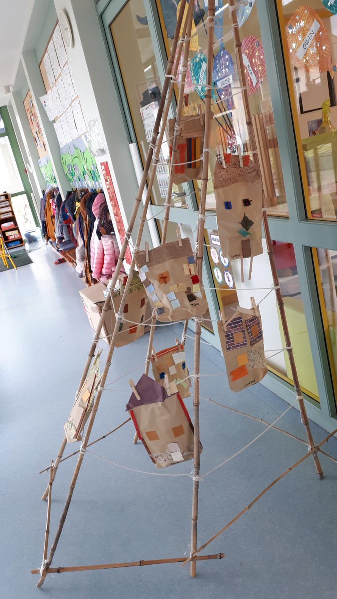 ageem_10's tweet photo. Les Cabanes de la grande Lessive auront vraiment beaucoup inspiré les collègues et enfants de l’ #ecole #maternelle de #saintmesmin ! Bravo à tous! Les parents ont eu droit à un super étendage-vernissage! #creation #arts #tissage #tressage #installation https://t.co/fvPJKM6hf5