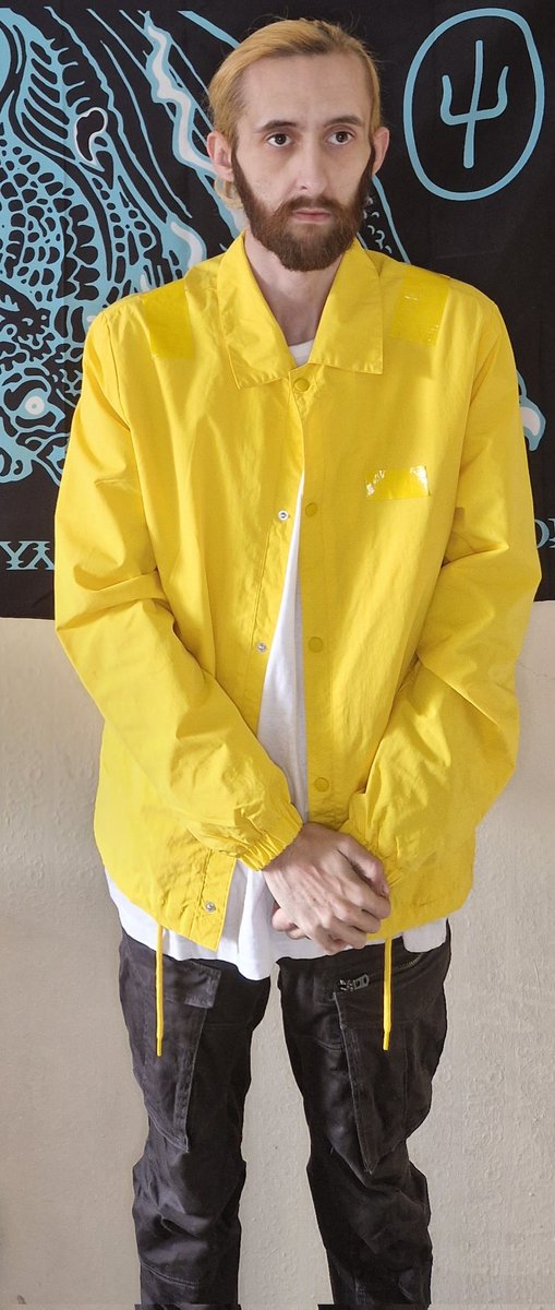 SkyingAway's tweet photo. Back to our regularly scheduled programing where I find long sold out items of clothing so I can dress up as my favourite ohioan.
#twentyonepilots
#tøp
#twentyonepilotscosplay
#cliquecosplay
#cliqueart
#trench
#banditotour https://t.co/qNFUWTlqz4