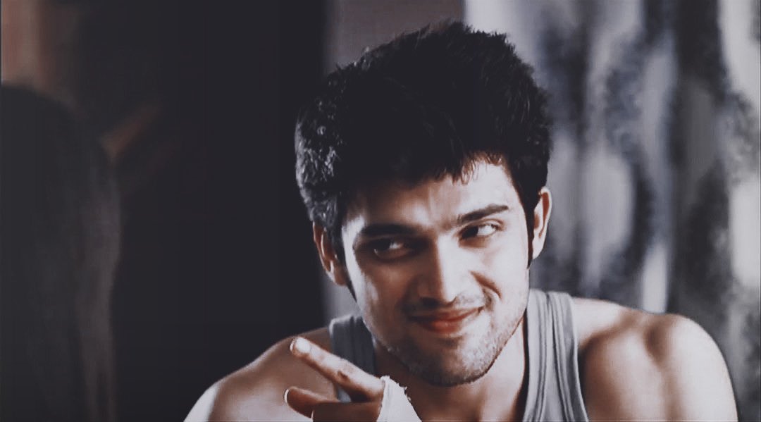 auroravibesx's tweet photo. “anyone would tell me ‘go Manik jump off a cliff’ &amp; I’ll jump? No I won’t, coz I'm manik but except for YOU. Tum kaho na toh main cliff se kya, main woh lambi building ke 120th floor pe jaake tum bolo na ‘Manik, kud jao’ toh I’ll jump.” 😭 https://t.co/RqE2qNrde8