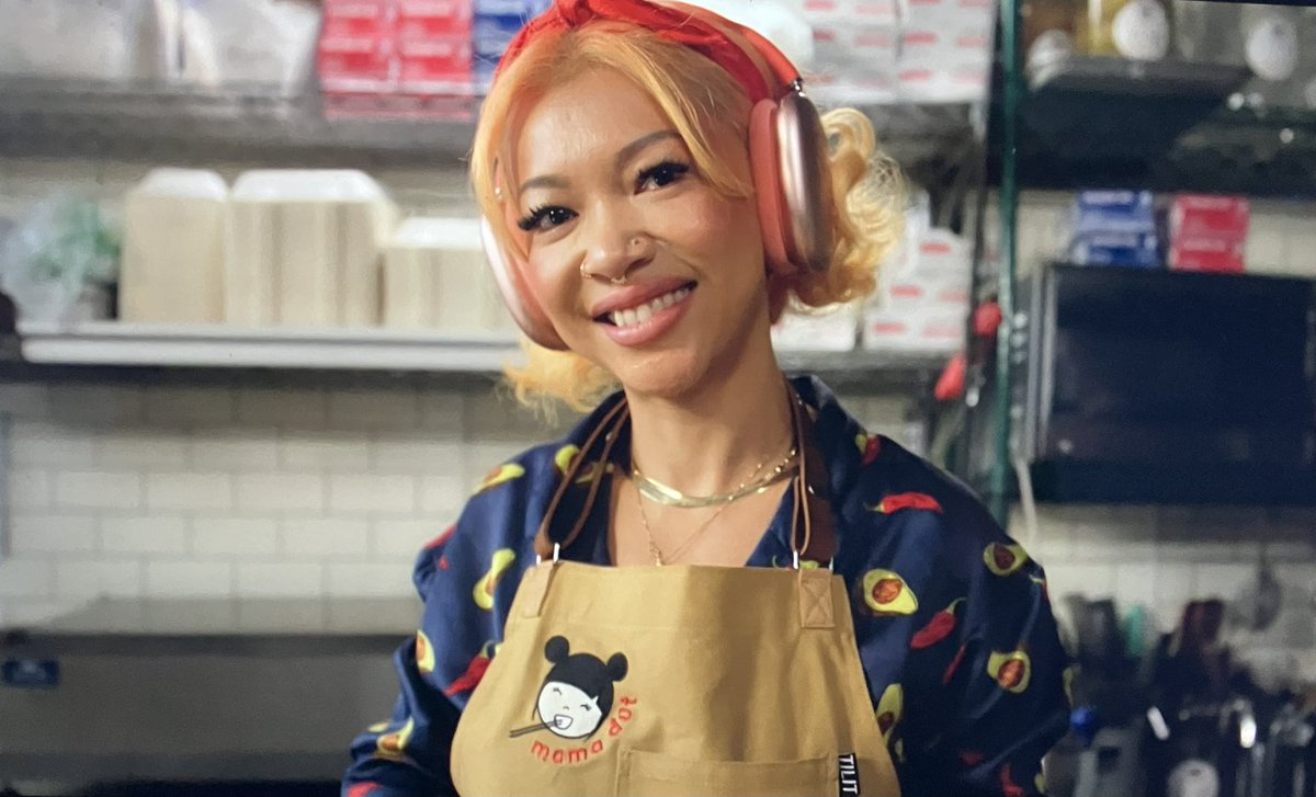 schmoozequeen's tweet photo. #EvolvingVegan Episode 2 👍#Portland #PDX 🔥
I Love #Portland!!! Awesome #Vegan food trucks! 🚚
Unique culinary vibe! This week:
Ichiza Kitchen
Fortune Bar
Mama Dut
Ota Tofu
Gnarly's
Broken Rice PDX
Mama's Peruvian Bowls
Mushroom Forest Foraging
https://t.co/O02eCrwY0k https://t.co/dFVIgjJ9IE