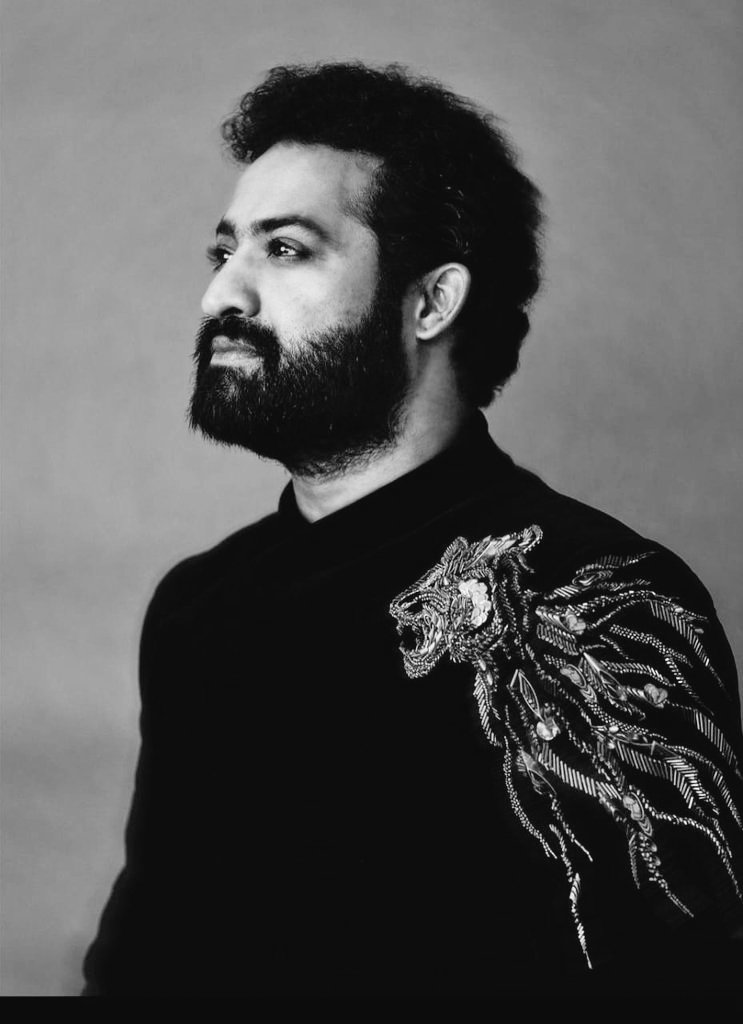 IndianBoxfice's tweet photo. Who's Biggest Star In India ?

          #Prabhas 🔄                   #JrNTR ❤ https://t.co/Veeo5ypE1x