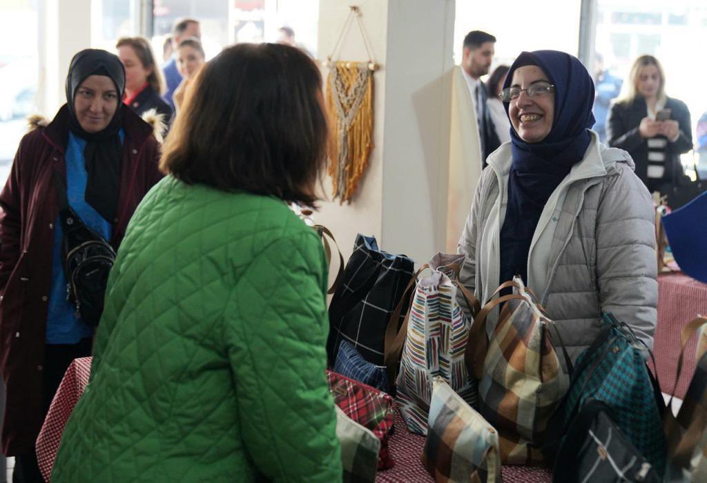 Türkiye Beslenme Saati projesi kapsamında Trabzon'dayım. Karadeniz kadınlarının evlatları için verdiği emeği ve mücadeleyi bildiğim için kadın kooperatiflerini ziyaret ederek güne başladık. Kadının güçlü olduğu bir ülkede çocuklar da daha mutlu, sağlıklı ve özgüvenli yetişir.