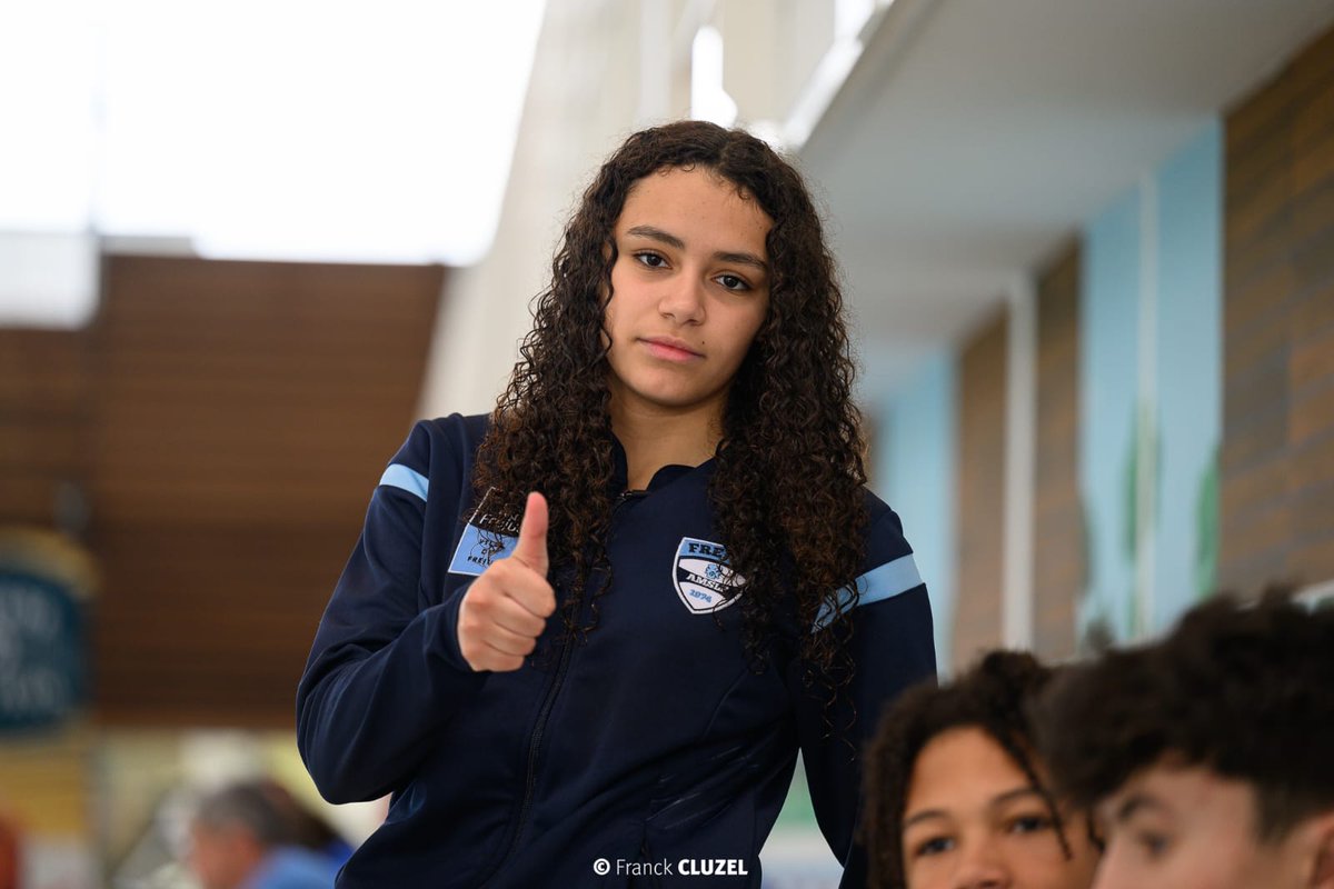 ClgVilleneuve83's tweet photo. « Portraits de sportives » : interview de Dina, championne de France 2022 de natation 🏊‍♀️ et élève de 3e au @ClgVilleneuve83.
Entretien mené par des élèves de la section féminine de handball. ⤵️
https://t.co/mA72mWHU1Y https://t.co/vcJwAWtvoT