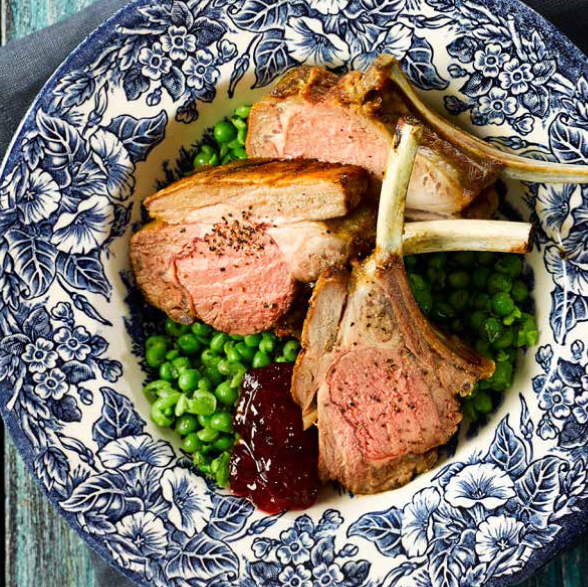 graffeg_books's tweet image. Wanting to mix things up for this years Easter Sunday roast? Get some inspiration from The Welsh Lamb Cook Book by @Gilli_TheCook &amp;amp; @huwphoto 🏴󠁧󠁢󠁷󠁬󠁳󠁿

Buying locally produced food, like Welsh Lamb, supports the local economy and culture. Send in your pics!

👉 graffeg.com/products/the-w…