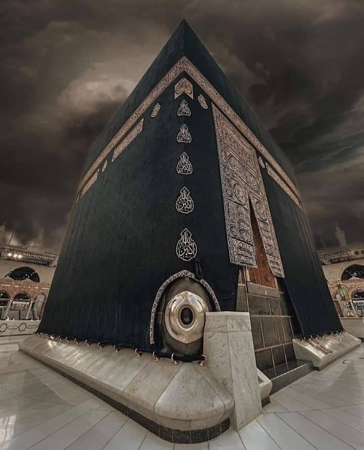 ScreenMix's tweet photo. الكعبة الشريفة من زاوية تخطف قلبك 🖤🕋 https://t.co/lI57FvNZjt