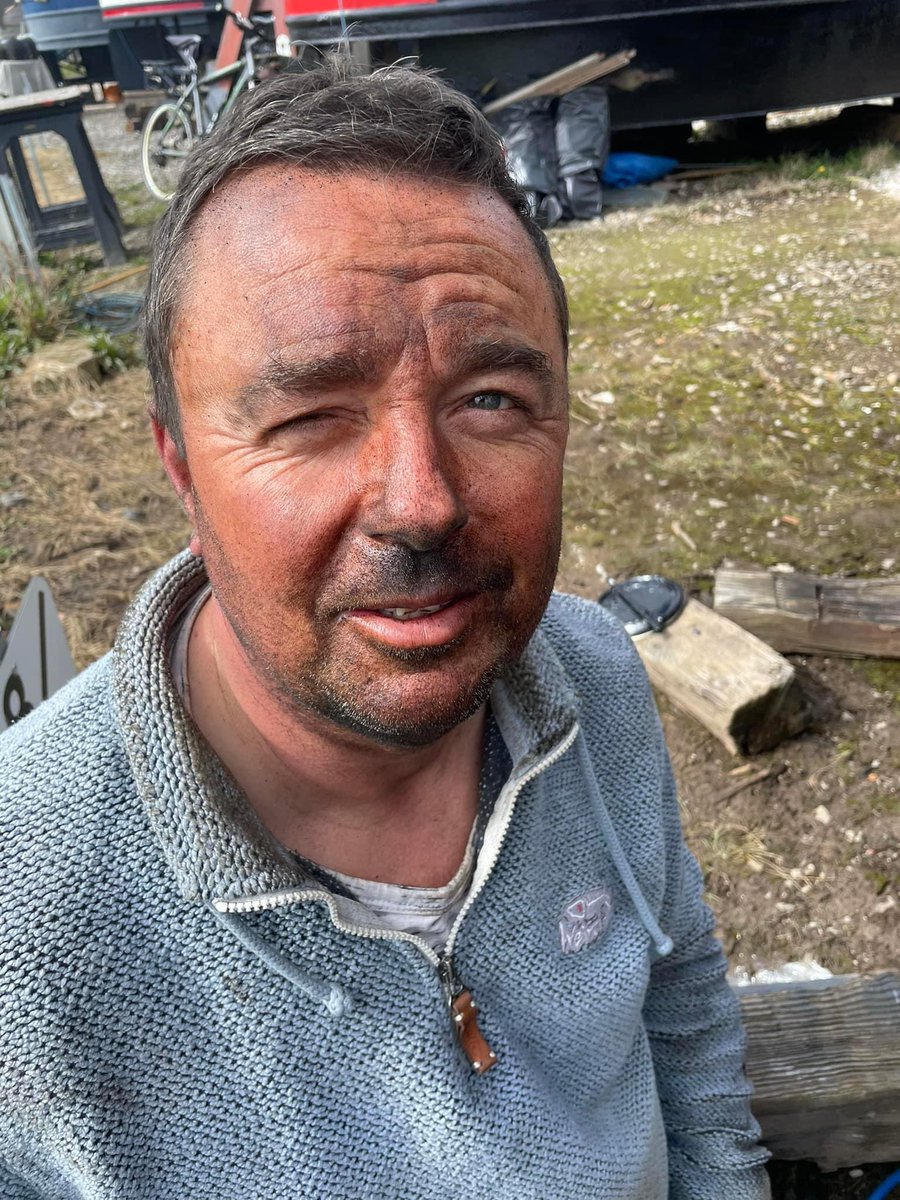 nbquisqualis's tweet image. Project Blacking completed. Both sides 3 coats, weed hatch x2 and bow thruster x2 including a new anode 👍🏻 thanks also for all the help and motivation from @paul_kennish #blacking #narrowboat #dirty #BankHolidayWeekend