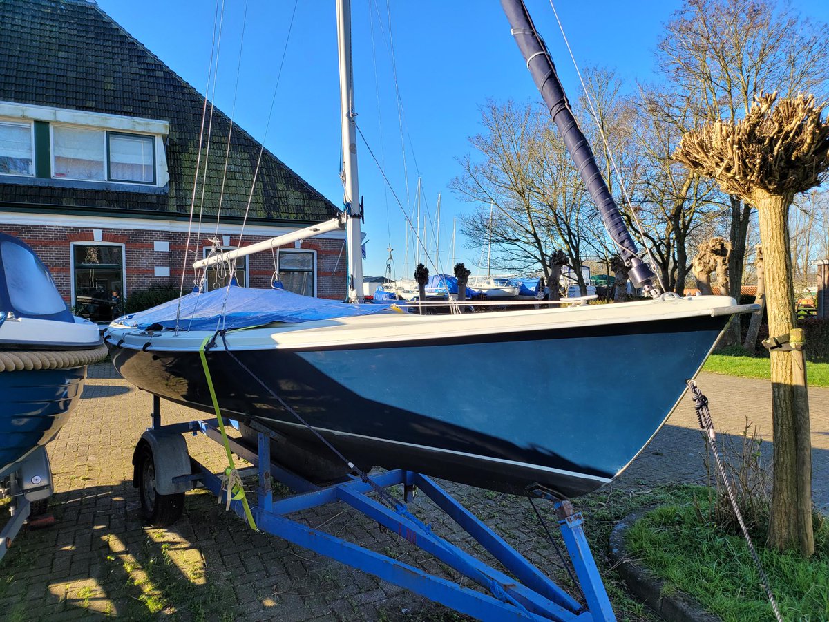 MDbemiddeling's tweet photo. Wederom hebben we een 2-tal #Randmeren erbij in de #verkoop nl een Touring uit 92-93 en een Classic uit +/- 1985. De Classic incl jonge zeilen, kuiptent, trapeze, Yamaha motor etc voor € 4.750,= De Touring wordt gerefit (oa romp, dek e.d.). Bel of mail. https://t.co/kHH5q5OB3k