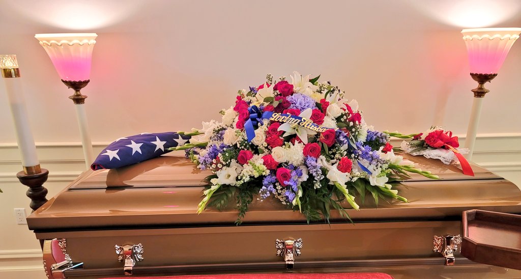 MrsCharlesCraig's tweet photo. Love our family! My Brothers @lozomusic1966 & #William held our Mom❤️...Our Dad❤️ was flown to our beautiful Boston❤️ and laid to rest.🙏🏼
They shut the city down for him, #OurHero!💪🏽
Men who sacrifice their life for their family must be #Honored🥇
#LoveOurDad❤️
#BestFatherEver❤️ https://t.co/6UGNtz0qzS