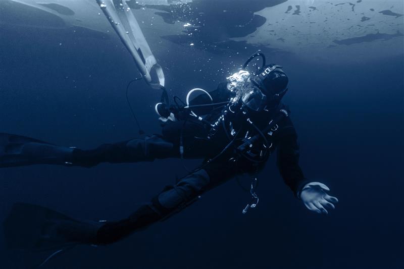 NCAquariumFF's tweet photo. Aquarium visitors will interact with @USNavy @EODGRU2 &amp; Divers Thursday, April 13, during #NavyWeek in Cape Fear Shoals habitat &amp; in-person at a special exhibit. Event included with Aquarium admission. Advanced tickets required:  https://t.co/fCfYfETCJH https://t.co/WhGHJsb4pR https://t.co/5opQ240pBF