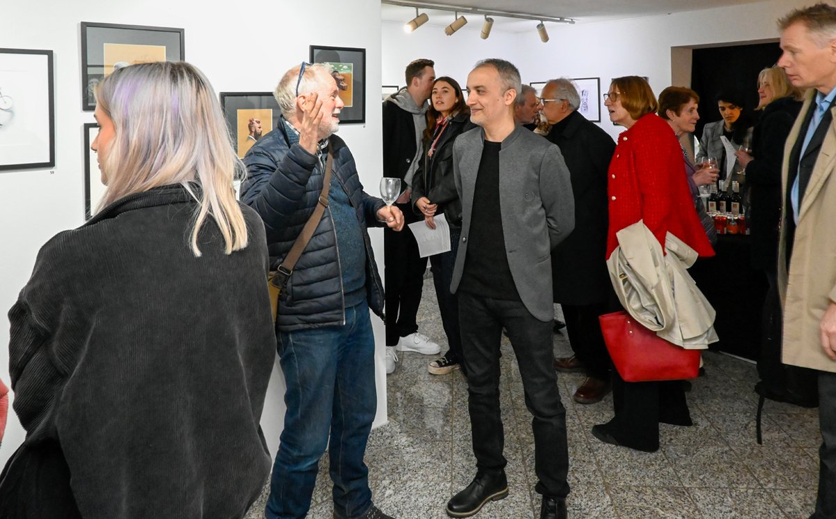 agalleryartists's tweet photo. More photos from Raoof Haghighi's opening night. Click here: https://t.co/6b84H058dp
#art #artist #artists #findart #findartist #findanartist #drawing #drawings #painting #paintings #London #Knightsbridge #Harrods #Mayfair #SW1 #SW1X #Rumi #RaoofHaghighi #InteriorDesign #InteriorDesigner #Lawyer #MotcombStreet #FineArt #Exhibition #ArtShow #ArtExhibition #PencilDrawing #OilPainting #CanvasPainting #RaoofHaghighi #AGalleryArtists