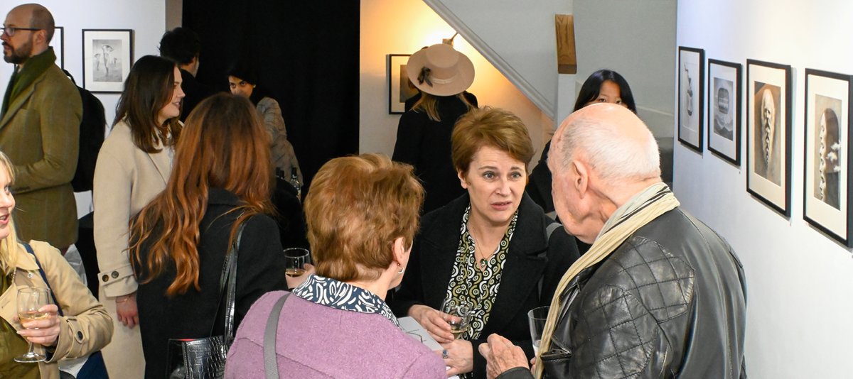 agalleryartists's tweet photo. More photos from Raoof Haghighi's opening night. Click here: https://t.co/6b84H058dp
#art #artist #artists #findart #findartist #findanartist #drawing #drawings #painting #paintings #London #Knightsbridge #Harrods #Mayfair #SW1 #SW1X #Rumi #RaoofHaghighi #InteriorDesign #InteriorDesigner #Lawyer #MotcombStreet #FineArt #Exhibition #ArtShow #ArtExhibition #PencilDrawing #OilPainting #CanvasPainting #RaoofHaghighi #AGalleryArtists