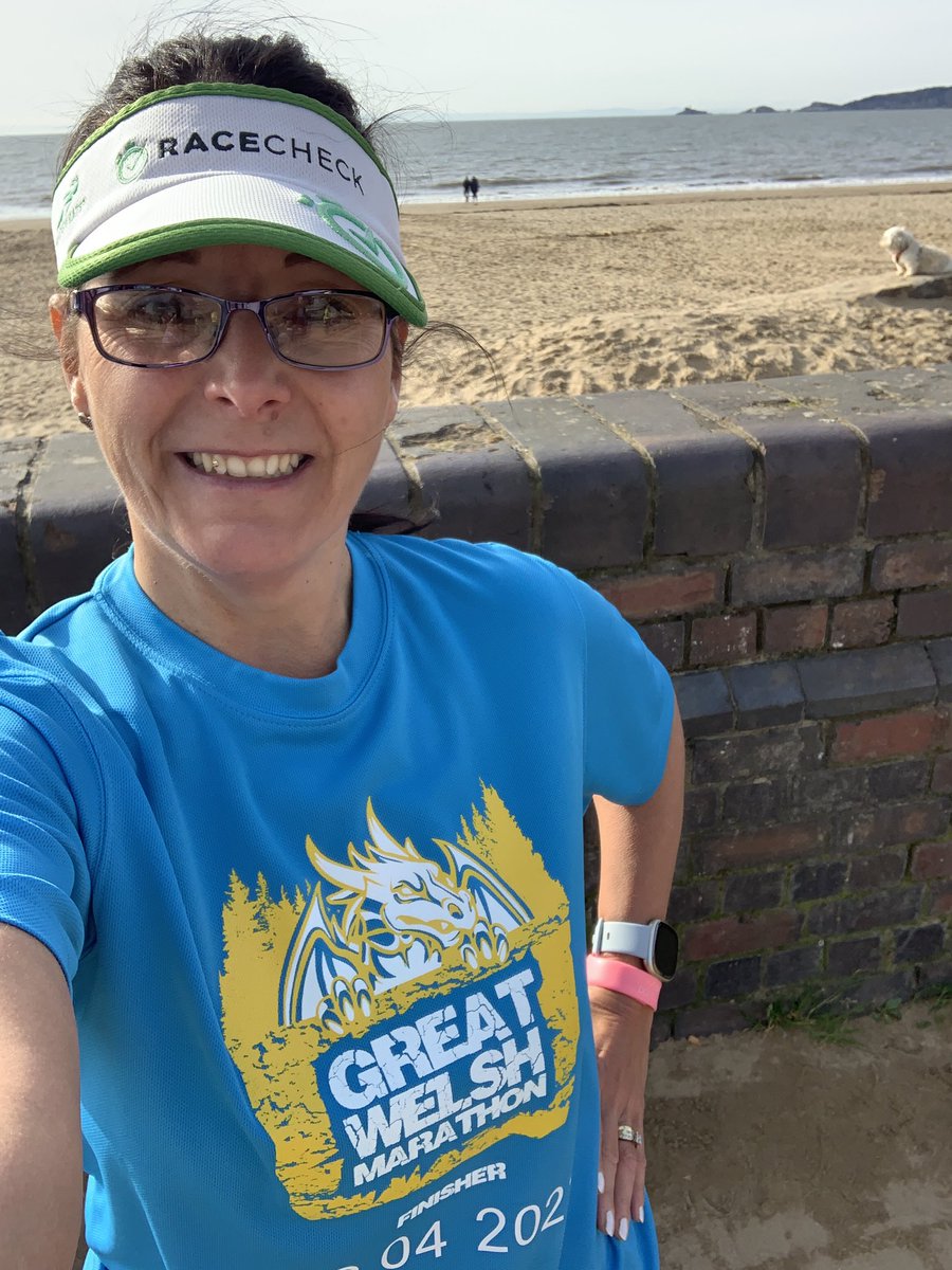 dulciedarling1's tweet image. 5 miles done with a parkrun sandwich, it was lush down Swansea bay today! ☀️ even got a photo with another @happystrideuk lover, who was from Liverpool 🥰 #MyCSSC #happystrides #visorclub #ukrunchat #RunCymru 🏴󠁧󠁢󠁷󠁬󠁳󠁿