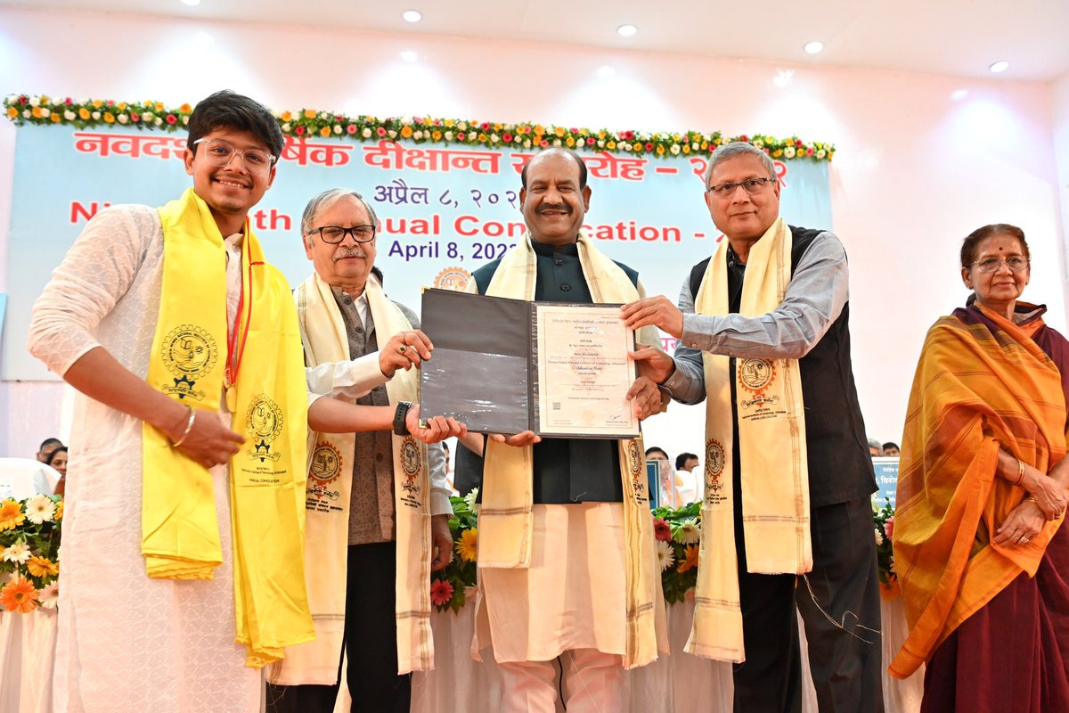 ombirlakota's tweet photo. प्रयागराज में मोतीलाल नेहरू नेशनल इंस्टीट्यूट ऑफ टेक्नोलॉजी के दीक्षांत समारोह में प्रतिभावान विद्यार्थियों को सम्मानित किया। भारत का युवा ही विश्व का भविष्य है। अपनी ऊर्जा, सामर्थ्य, नवाचारों और शोध से ही ये युवा 21वीं सदी को भारत की सदी बनाने का लक्ष्य पूरा करेंगे।
@MNNITALLD https://t.co/tZY8Xmb2lS