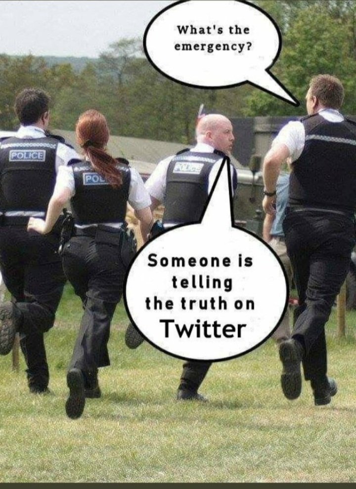 JPBurton5's tweet image. Free kick, hopeful punts into the box, not one iota of football from the under achievers🤔 this is how it feels to be shite
#GodGuys 3 - 2 #SonsOfSatan