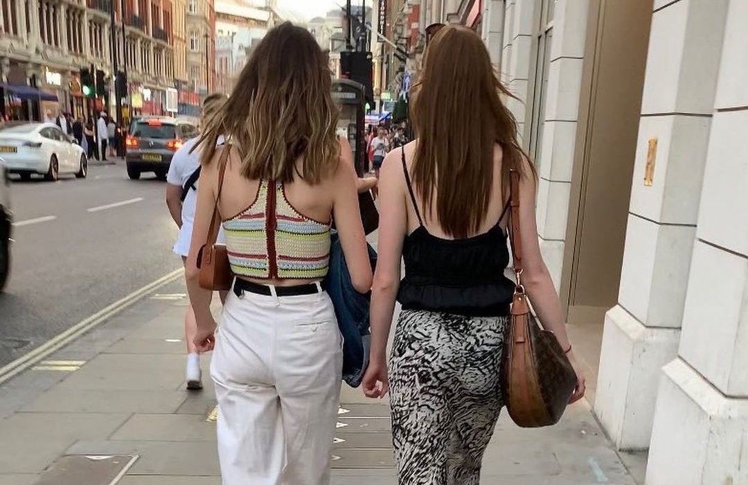 No Context Phoebe Dynevor on Twitter: "no YOU live in a society, I live