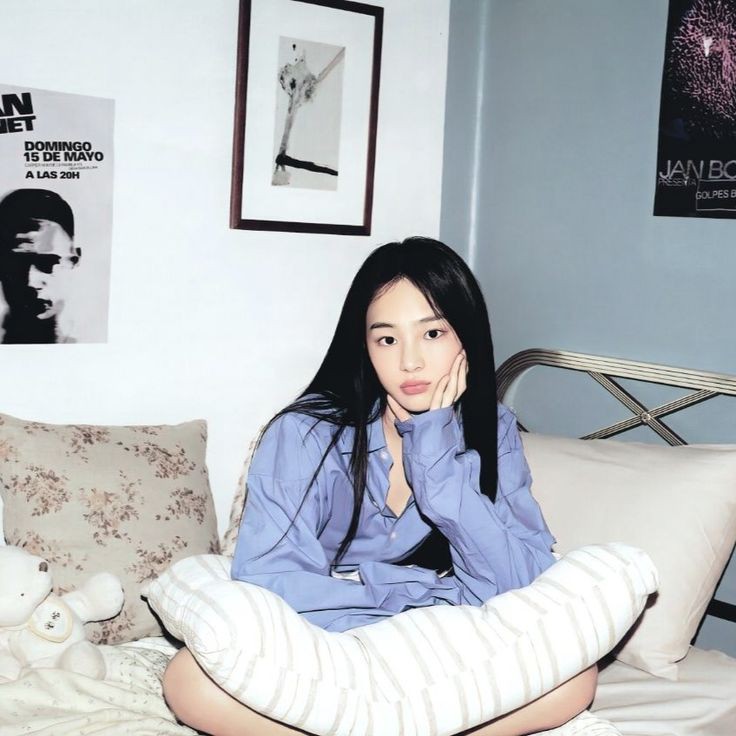 soljiibb's tweet photo. hi ! i'm solji &amp; i'm looking for filo moots !
— mainly collects solar &amp; minji
—  new to #stantwt #kpoptwt #bnstwt
—  bunnies/tokkis, moomoos, blinks, neverland, once, midzy, dive, fearnot, etc.
— she/her, 18+, 🏳️‍🌈
— ifb fast!

↻/♡ to be moots 🫶 https://t.co/v0Po7dZGTO