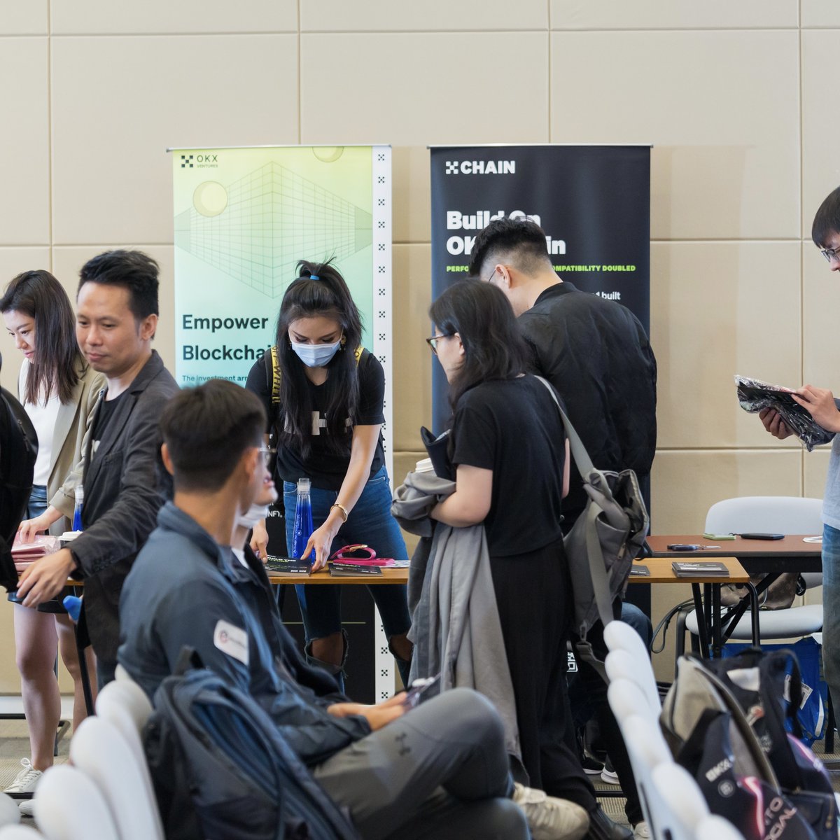 okxchinese's tweet photo. 🙌OKX与 @0xBlockBooster 联合举办的 #Web3 黑客松火热进行中～

DemoDay将于明天下午1:30在香港大学举办，明天见👉https://t.co/bpIvbcmOrI

*现场使用 #OKXWeb3 钱包验票，请提前下载 #OKX App
#OKBC #OKTC #OKXWallet https://t.co/qYCyaIeTQU