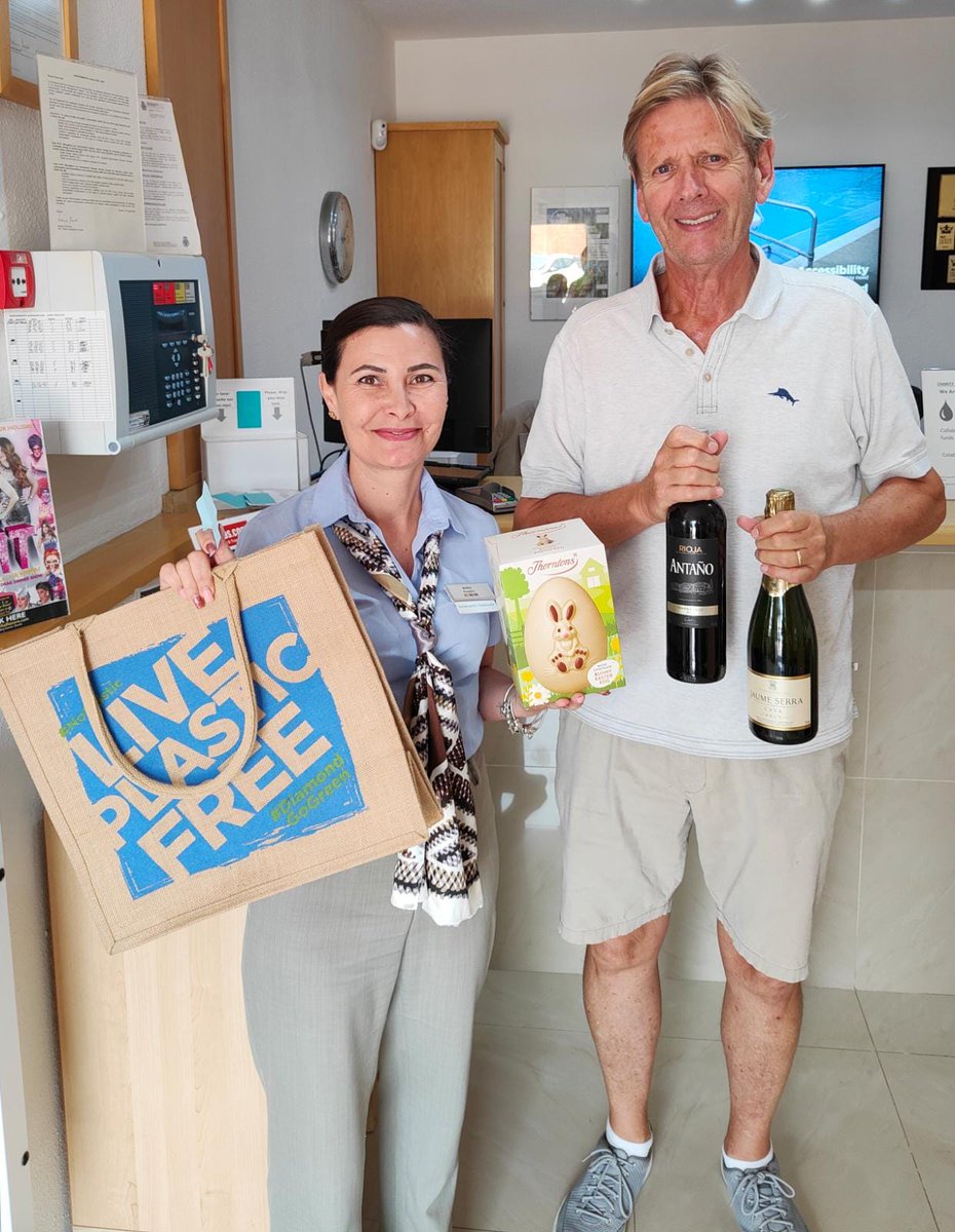 MariaMariaxuxu's tweet photo. Happy Easter everyone! The lucky winner of our raffle #sunsetviewclub #dperfectservice #EasterEgg @Marialuisagarec @Laura_RCTF @Lidia_EH @juanmaintenance @DavidReception @Hamidreception @JoannaTrzcinsk2 https://t.co/BM62p5qvKz