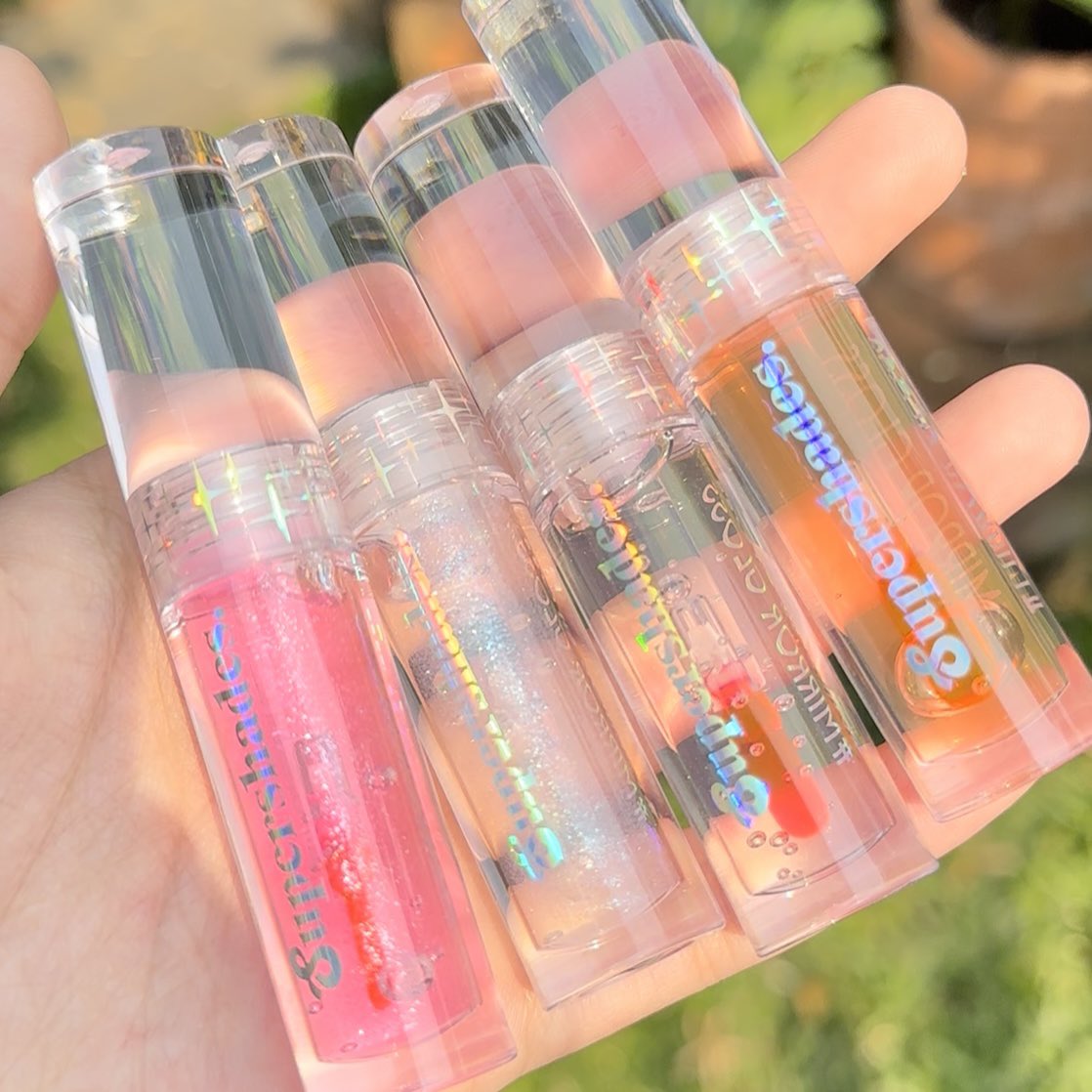 Newkigeegy's tweet photo. น่ารักตะมุตะมิไม่ไหว💖✨ น้องลิปกลอสเปลี่ยนสีตามค่า PH Supershades Mirror Gloss สีน่ารักมากก มีความชิมเมอร์วิ้งเอยวิ้งใจ 🫧ทาแล้วจะเย็นๆ ฉ่ำๆไม่ไหว ไม่เหนียวปากเด้อ แต่ละสีคือธรรมชาติแบบละมุนๆมาก เอาดีๆสีคือติดทนด้วย ชอบบบบ☁️ #mirrorgloss #ใช้ดีบอกต่อ https://t.co/0vjSZM4zRL