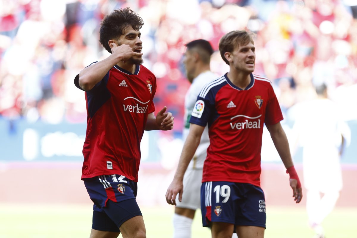 Osasuna_Arab's tweet photo. 📞😂 ألو ألو الركراكي راني داير النية و في رمضان

#OsasunaElche 2-1 https://t.co/FZ70pNf6bY