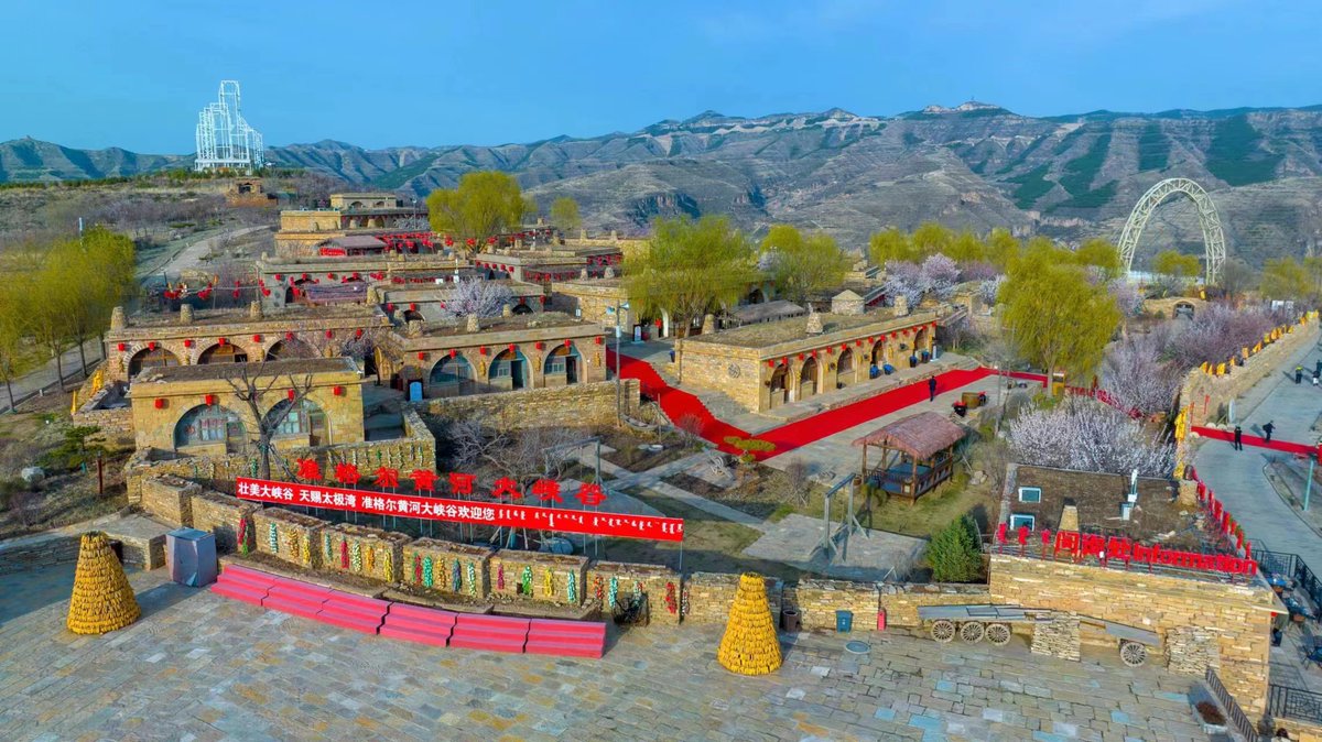 OrdosChina's tweet photo. 📸Just grab your camera!
The seven-day Juungar Apricot Blossom Festival kicked off in the Juungar Banner of #Ordos city on April 8. The 60,000 hectares of #apricotblossoms there are now in full bloom.[📸Le Yan] #BeautifulOrdos #VisitOrdos https://t.co/r3MIOdU00S