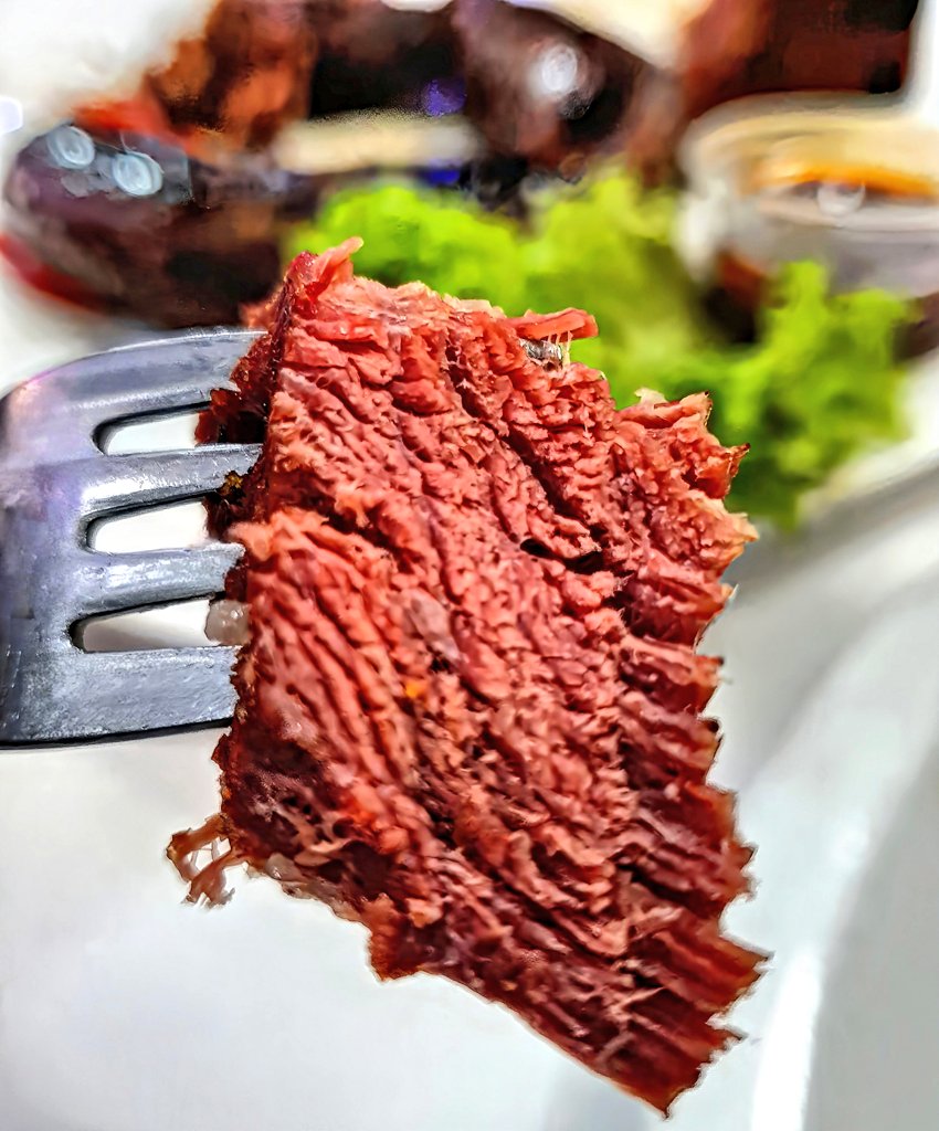 Ojo, no todo son variabIes duras, en un esfuerzo de producción que demandó +/-8 horas, con <a href="/sommenite/">Elena Amigo</a> probamos RiesIing, Gewürztraminer y otros Vinos que formarán parte de la Carta.
También nos alimentamos y probamos el Pastrón de <a href="/Diez_Pintas/">Matt06 🏌️‍♂️</a> que es de LOC0S.