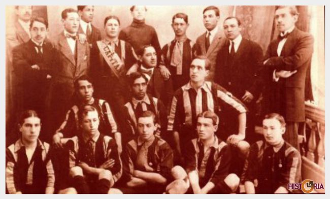 MarceloCastroQ's tweet photo. Hoy cumple 115 años de viva el @ClubStrongest. Que vengan muchos mas
#115añosTheStrongest https://t.co/qNPElGT4g1