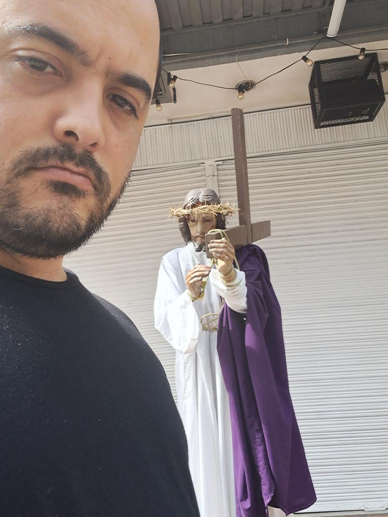 chomp05's tweet image. Foto con el famoso de la semana #SemanaSanta