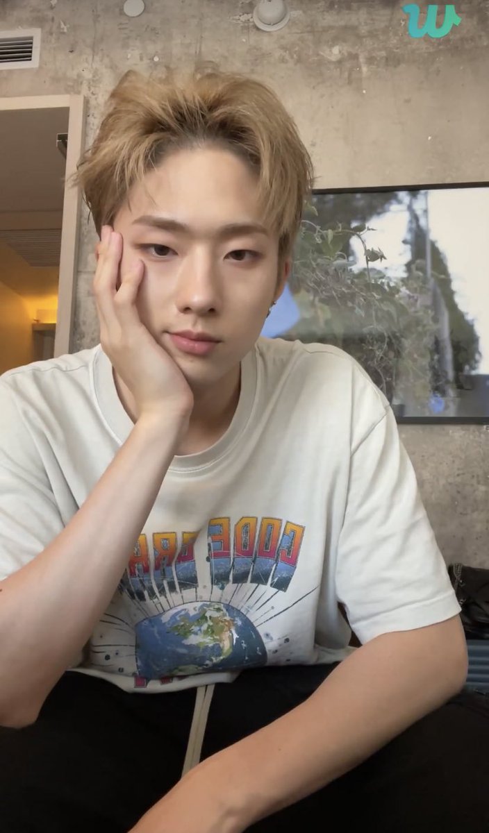 JiungBrasil's tweet photo. 📸 | #FOTO 08.04.23 • Jiung durante a sua última Weverse Live! 

Muita força pra aguentar ele 😭

#JIUNG #지웅 #P1H #P1Harmony #피원하모니 @P1H_official @P1H_members https://t.co/OWOZI32kVt