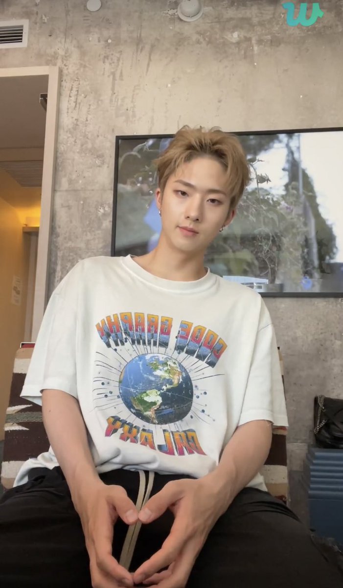 JiungBrasil's tweet photo. 📸 | #FOTO 08.04.23 • Jiung durante a sua última Weverse Live! 

Muita força pra aguentar ele 😭

#JIUNG #지웅 #P1H #P1Harmony #피원하모니 @P1H_official @P1H_members https://t.co/OWOZI32kVt