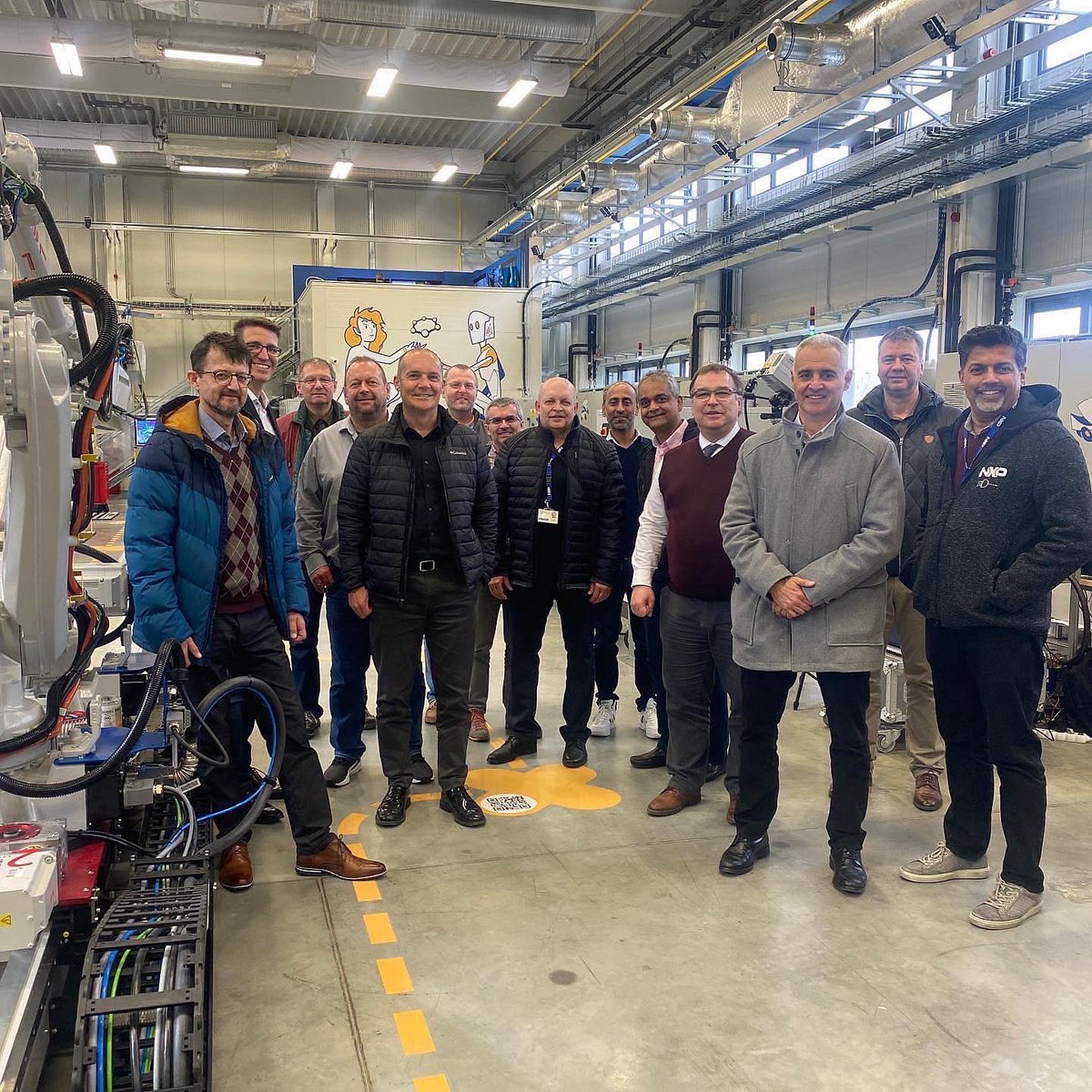 CEITEC_Brno's tweet photo. Last week, representatives of the @NXP (incl. Rafael Sotomayor - Vice President of the company) came to discuss the possibilities of cooperation and research activities at @CEITEC_Brno @VUTvBrne 🦾

#CEITECScience @RICAIP_EU #testbed #innovation #development #industry40 https://t.co/uhkE3E93OK