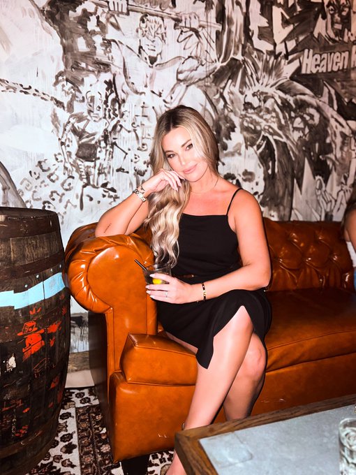 Girls night out🍹 https://t.co/2Yga7Ot96J<a href="/tag/sponsored"class="tags"><span>#sponsored</span></a>