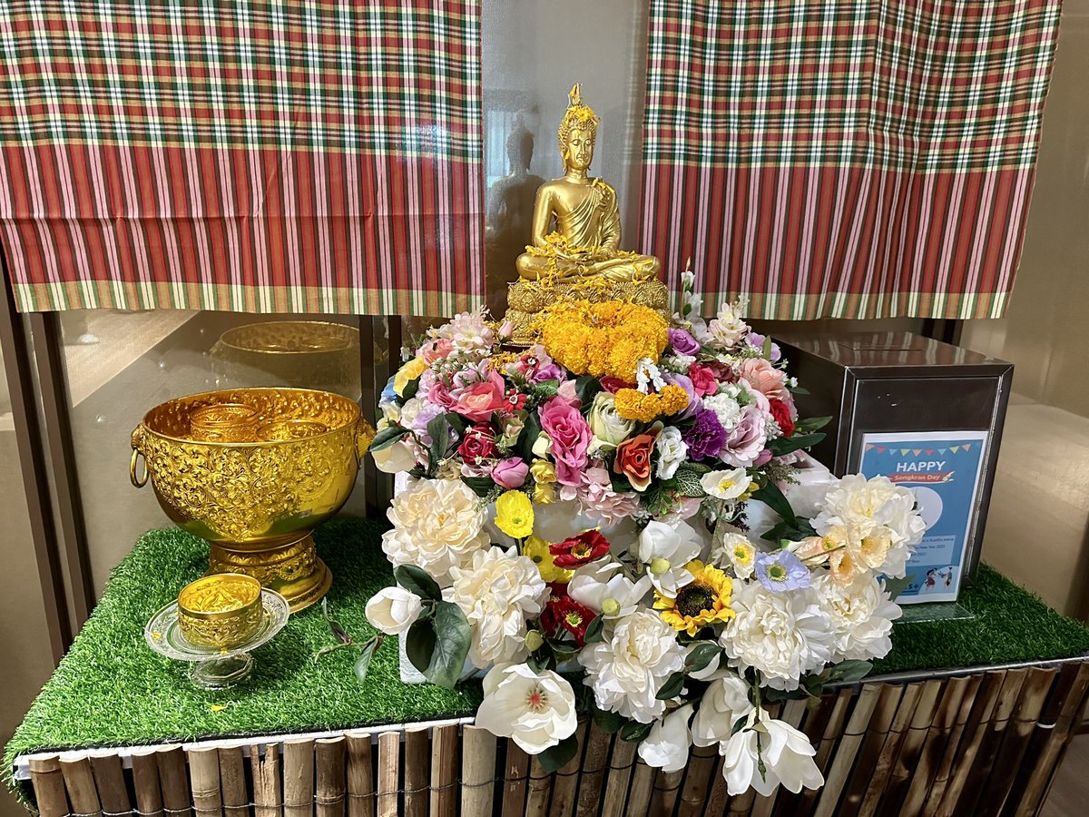 FPongphan's tweet photo. ฝ่ายจัดการฯ จัดซุ้มกิจกรรมสรงน้ำพระพุทธให้ลูกบ้านเพื่อเป็นสิริมงคลในวันสงกรานต์ #okaHAUS https://t.co/arUJrgj64r