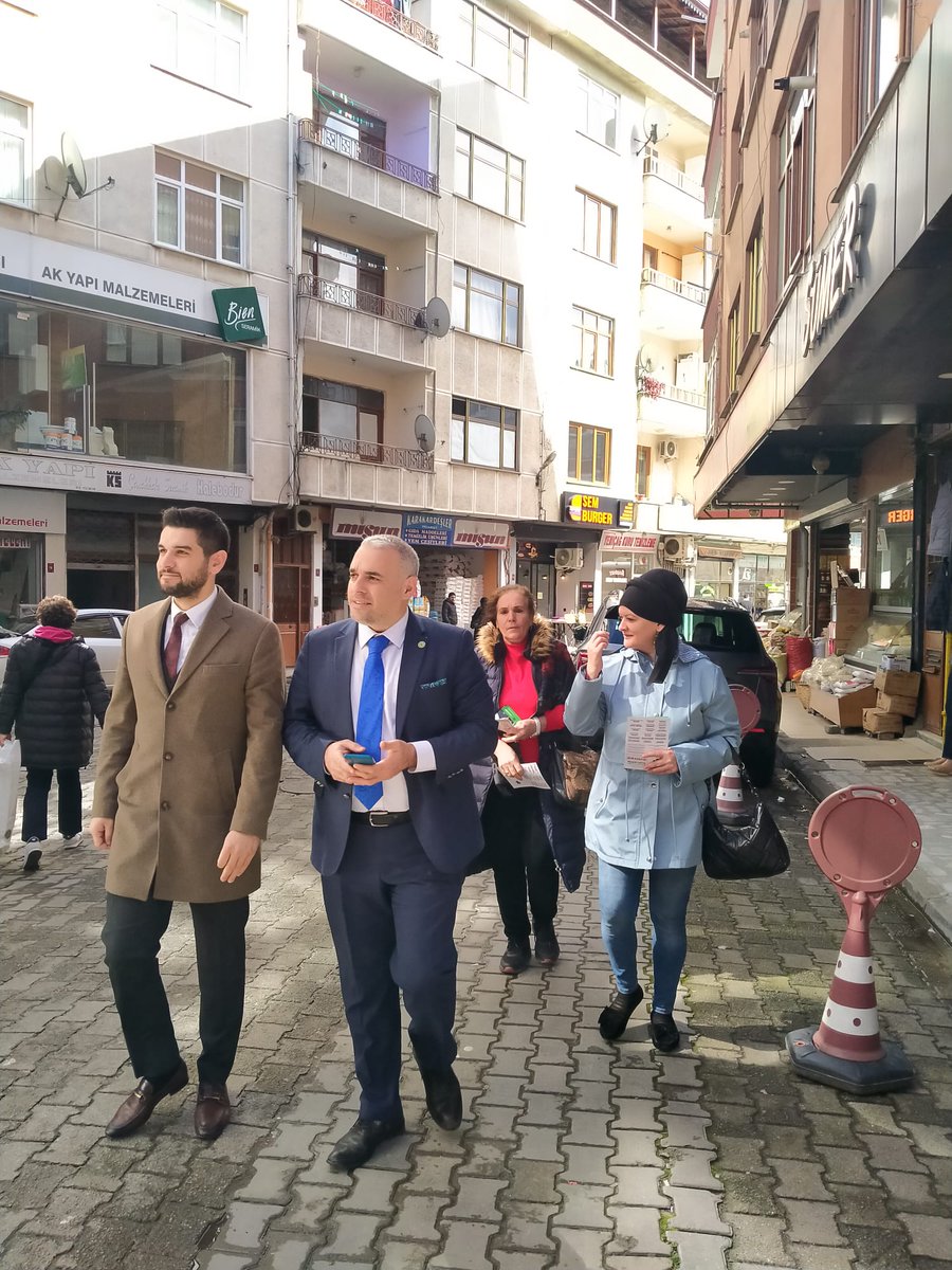 hkvelioglu's tweet photo. GELECEK PARTİSİ olarak Of İlçemizde milletvekili aday adayımız Efecan Çakıroğlu ile hemşehrilerimizle buluştuk. Of, her zaman ki gibi bizi bağrına bastı.
#cumartesi #Secim2023 
@GelecekPartiTR @gonulluTR @TrabzonGelecek https://t.co/9VI5nQsSCh