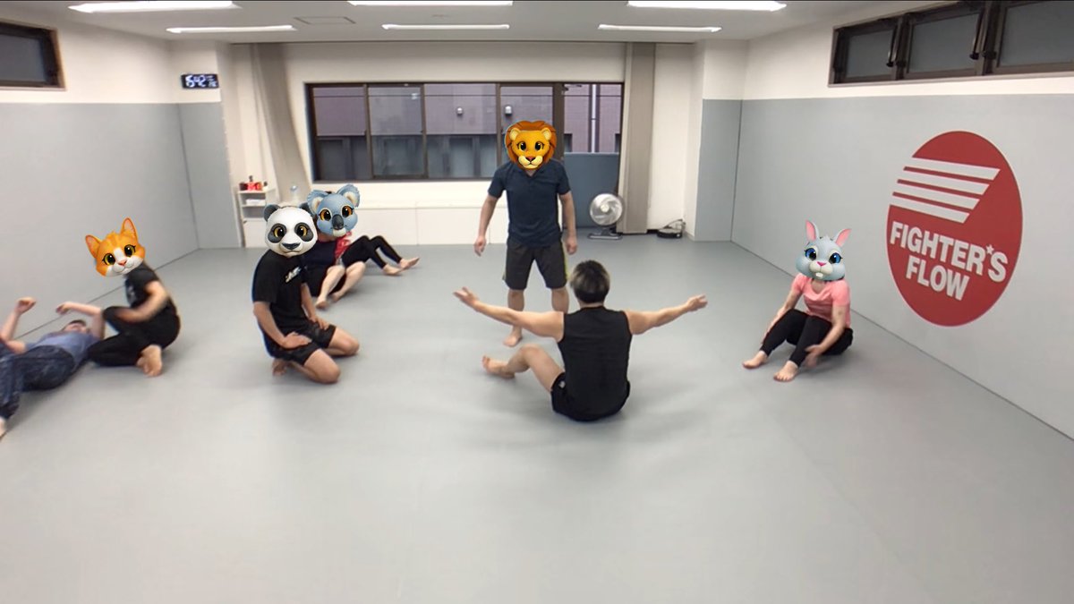 takao_ueda's tweet photo. 毎週(土)15時から
MMA【女性/軽量級男子】クラスの模様です😊

女性は誰でも参加OK
男性はバンタム級相当の体格まで
という限定メンバーで行われるクラスのため不慮の事故は比較的起きにくいと思います！

体の大きな方が怖いな…
でも格闘技は目一杯楽しみたいな…

そんな方は是非来てください😊 https://t.co/xZ5btfL2PN